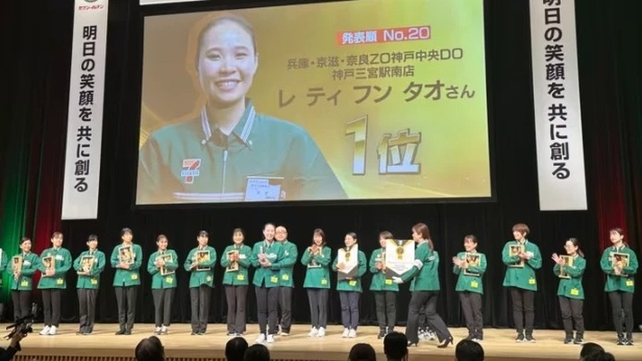Vietnamese employee becomes first foreigner to win Japan's 7-Eleven customer service contest - 1 Vietnamese employee becomes first foreigner to win Japan's 7-Eleven customer service contest - 1