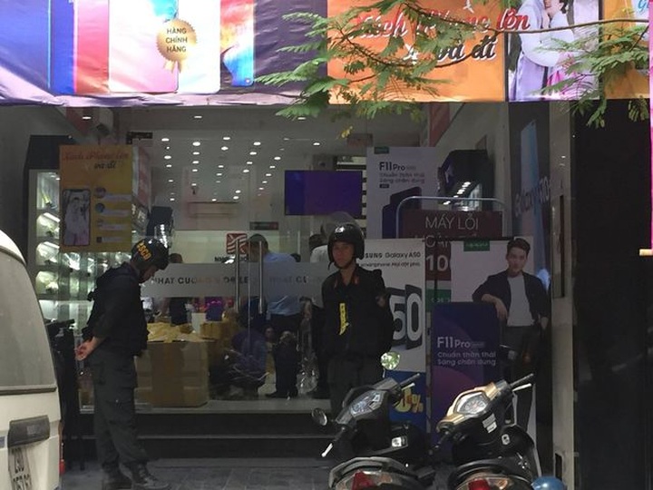 Nhat Cuong Mobile shops raided by police - 1 Nhat Cuong Mobile shops raided by police - 1