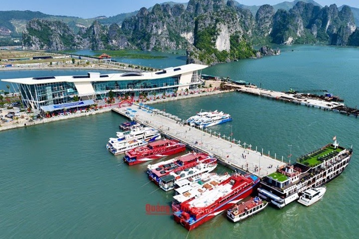 Van Don tourist boats to halt operation as Cai Rong Port closes - 2 Van Don tourist boats to halt operation as Cai Rong Port closes - 2