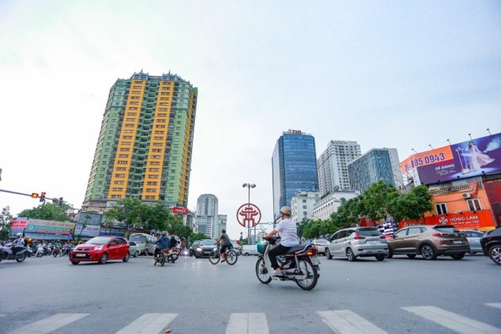 Hanoi roads get more expensive by the time - 2