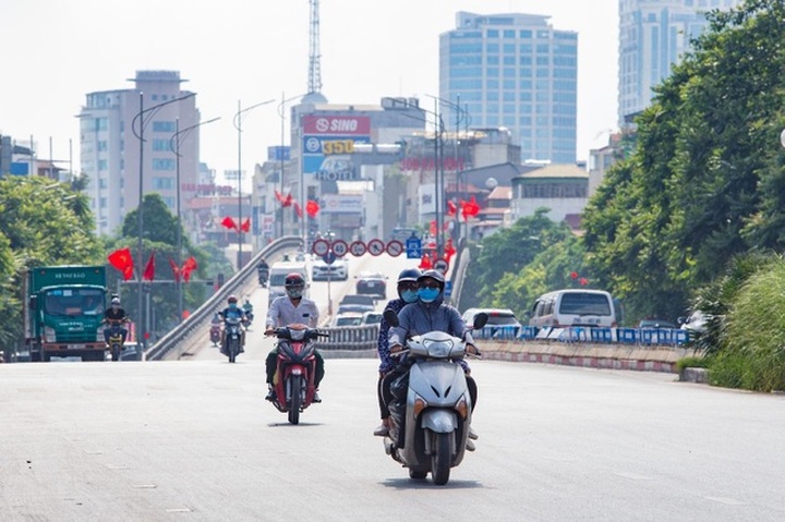 Hanoi roads get more expensive by the time - 3
