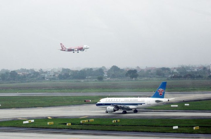 Noi Bai airport runways severely deteriorated - 1