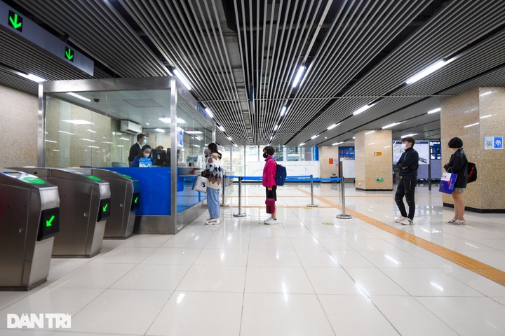Hanoi metro passenger numbers fall after ticket sales begin - 1