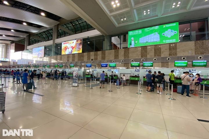 Noi Bai Airport stops receiving arrivals from June 1 - 1