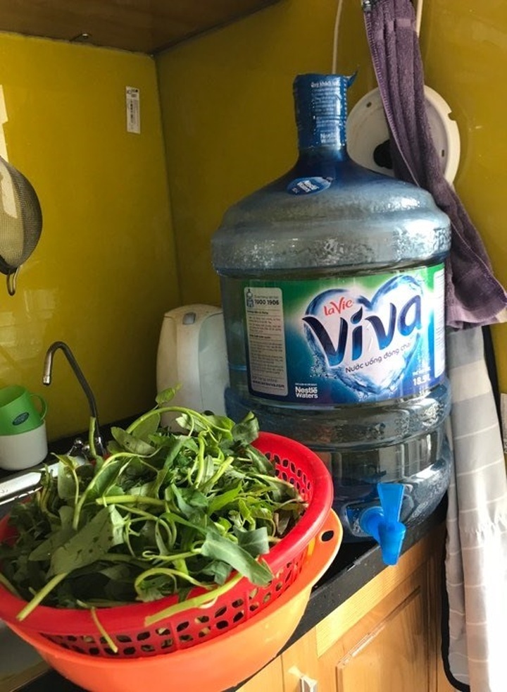 Strange smelling Hanoi tap water worries citizens - 1