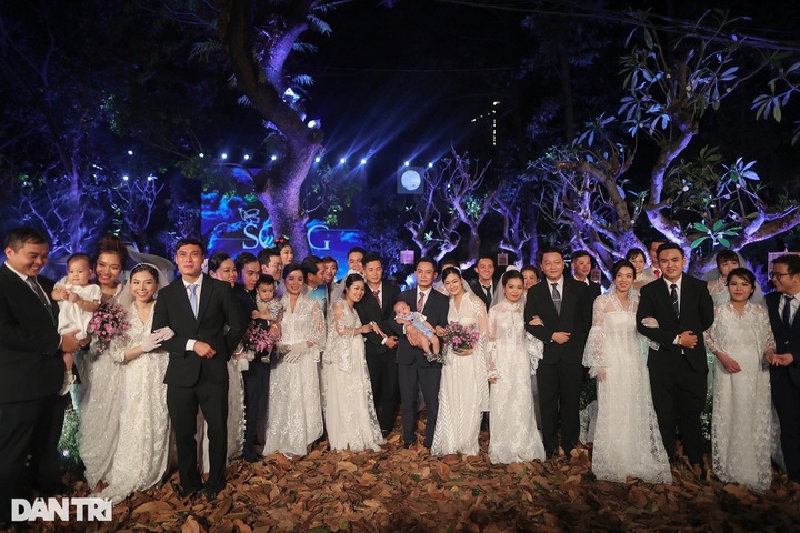 Mass wedding held for HCM City hospital’s couples - 16