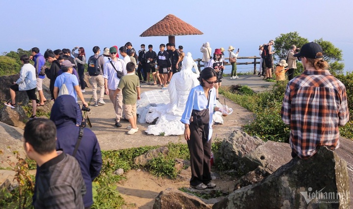 Son Tra Peninsula as the season changes - 6