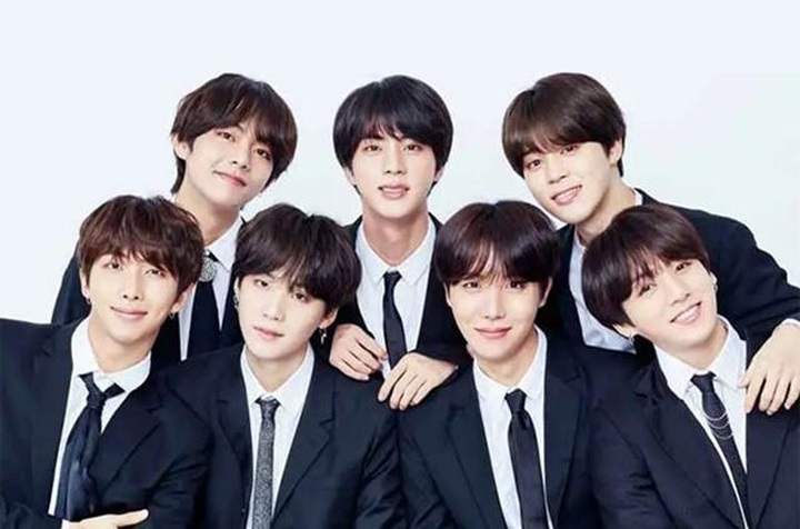 K-Pop's BTS back on stage for first Seoul gig since pandemic - 1 K-Pop's BTS back on stage for first Seoul gig since pandemic - 1