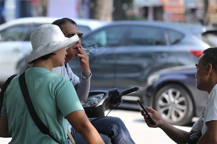 Tobacco causes health burden of over US$4 billion a year: health minister - 1