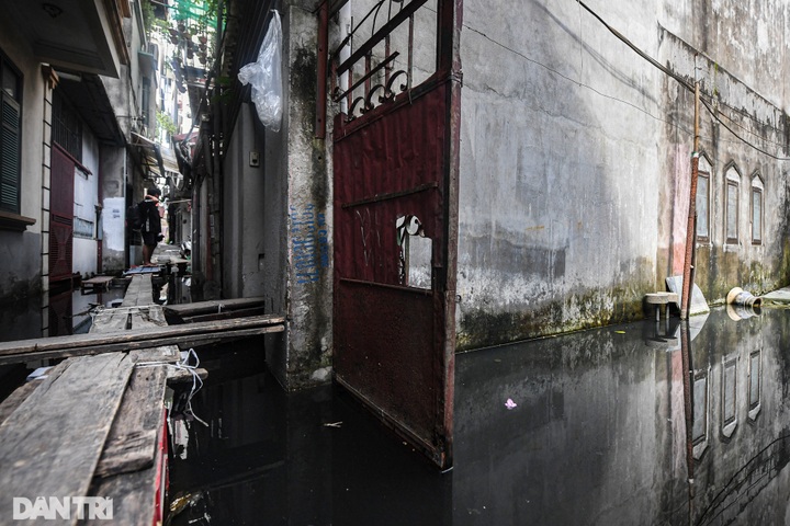 Hundreds of Hanoi households experience decade of flooding - 4