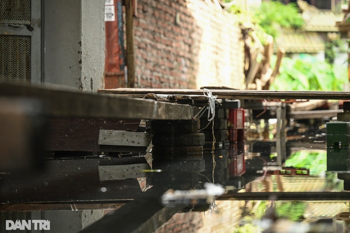 Hundreds of Hanoi households experience decade of flooding - 3