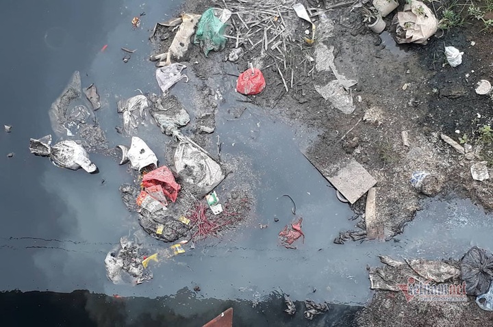 Kitchen Gods’ Day ritual worsens Hanoi’s rivers and lakes - 8