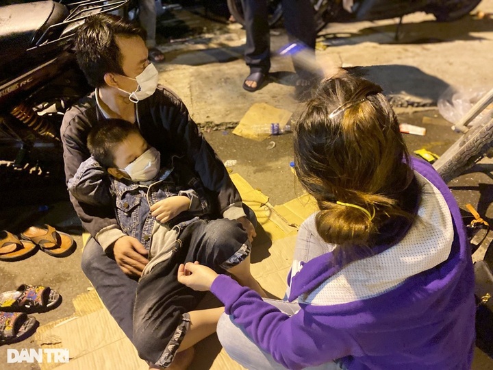 Firms fail to convince workers to stay in HCM City - 1