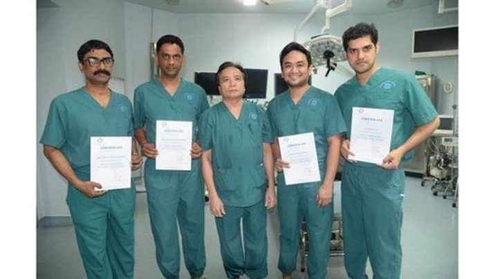 Thyroid surgery method sets new Vietnam record - 1