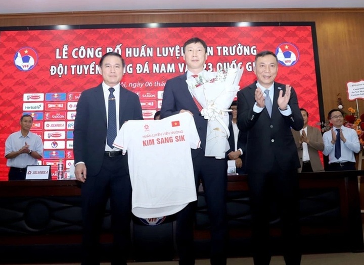 Head coach Kim Sang-sik signs contract, introduces winning philosophy - 1