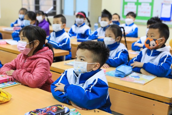 Covid-19 stokes parental concerns after schools reopen in Hanoi - 1