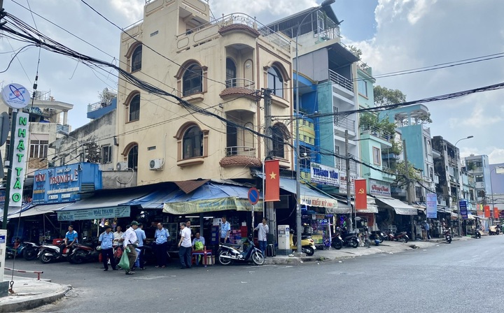 HCM City launches electronic business street - 1