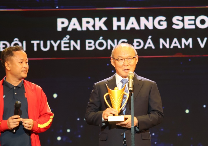 Coach Park Hang-seo honoured at Victory Cup 2022 - 1 Coach Park Hang-seo honoured at Victory Cup 2022 - 1