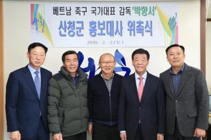 Head coach Park Hang Seo honoured in RoK - 1 Head coach Park Hang Seo honoured in RoK - 1