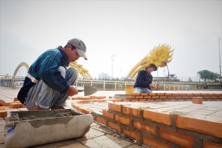Danang streets decorated for Tet - 3