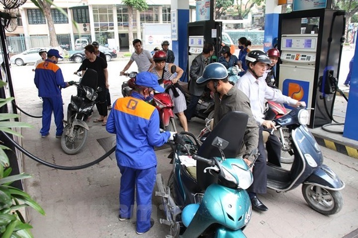 Petrol prices continue falling in latest review - 1