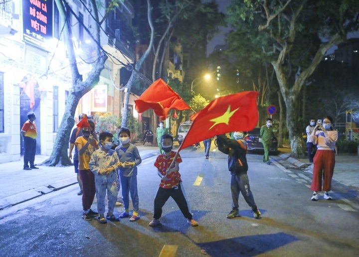 Lockdown on Hanoi’s Covid-19-hit area lifted - 4