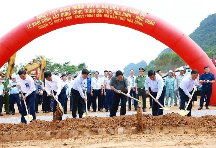 PM attends groundbreaking of Hoa Binh – Moc Chau expressway - 1 PM attends groundbreaking of Hoa Binh – Moc Chau expressway - 1
