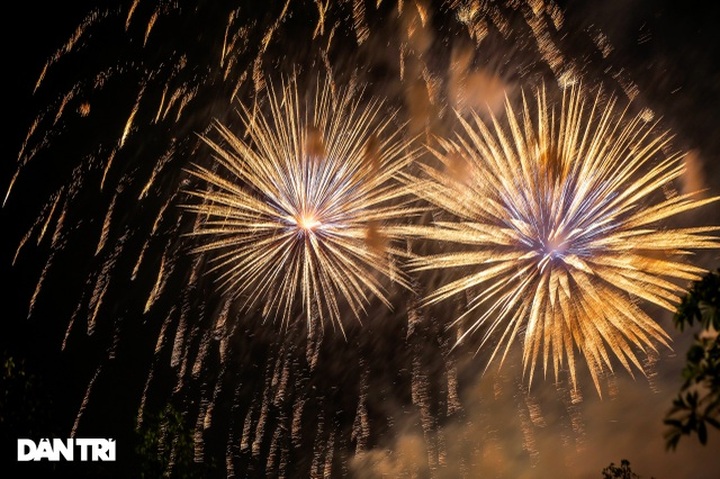 Hung Kings' Temple Festival celebrated with firework displays - 2