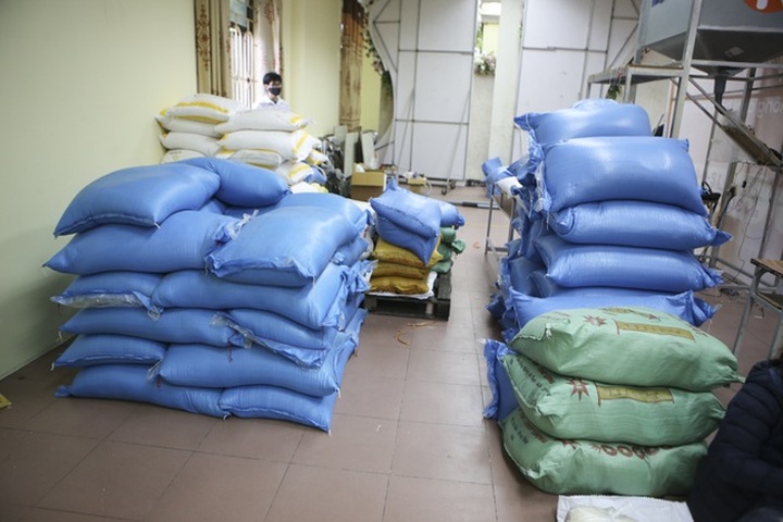 Rice donated to support low-income people amid Covid-19 - 1 Rice donated to support low-income people amid Covid-19 - 1