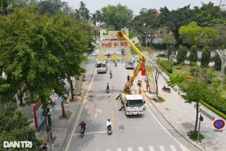 Work on Son Tay pedestrian street nears completion - 1