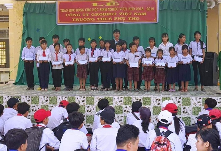 Grobest helps Dong Thap pupils overcome difficulties - 3