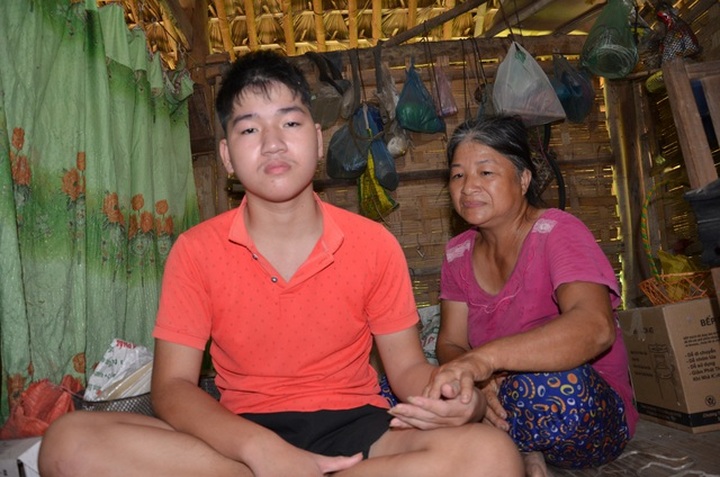 Single mother and ill son struggles to live - 1