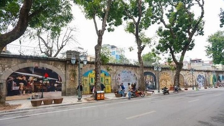Hanoi’s Old Quarter hosts strings of events for Liberation Day celebration - 1