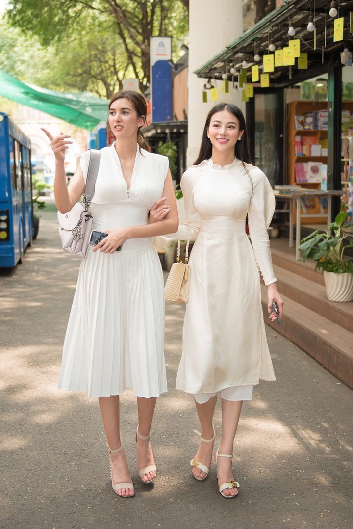 Miss Earth 2018 beauties reunited in HCM City - 3