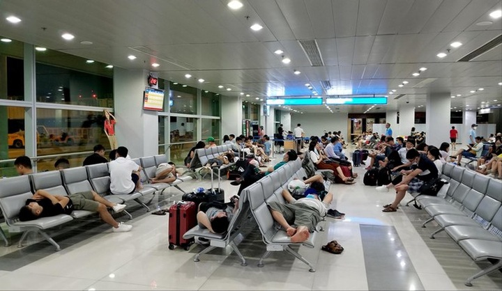 Flights delayed in Hanoi and HCM City as runways are repaired - 1 Flights delayed in Hanoi and HCM City as runways are repaired - 1
