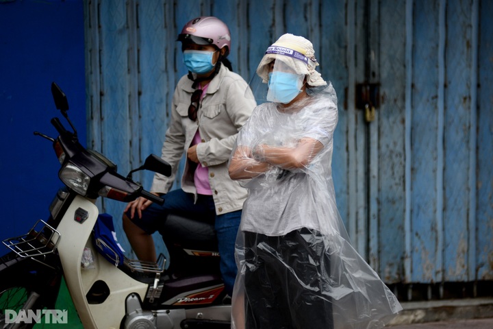 Mobile supermarkets in HCM City amid social distancing - 3 Mobile supermarkets in HCM City amid social distancing - 3