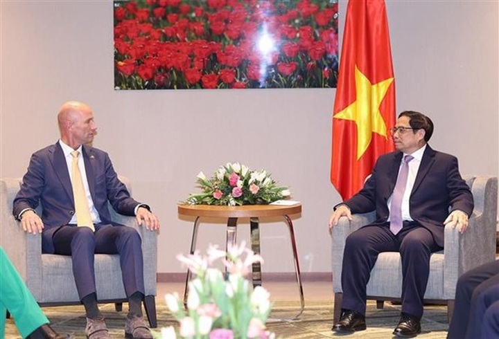 PM attends Vietnam-Netherlands Business Forum, meets leaders of Dutch firms - 2