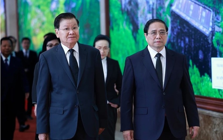 PM Chinh greets Lao Party General Secretary and President - 1