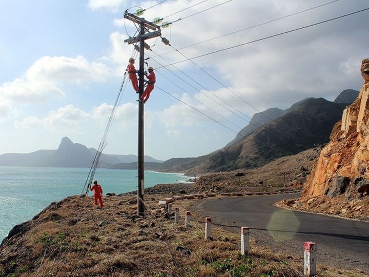 Con Dao Island to be linked with national grid via submarine cables - 1 Con Dao Island to be linked with national grid via submarine cables - 1
