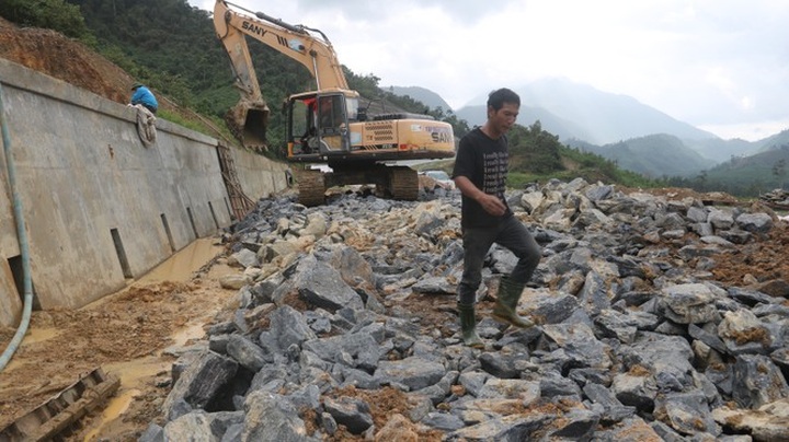 Public facilities heavily damaged by flooding in central region - 1