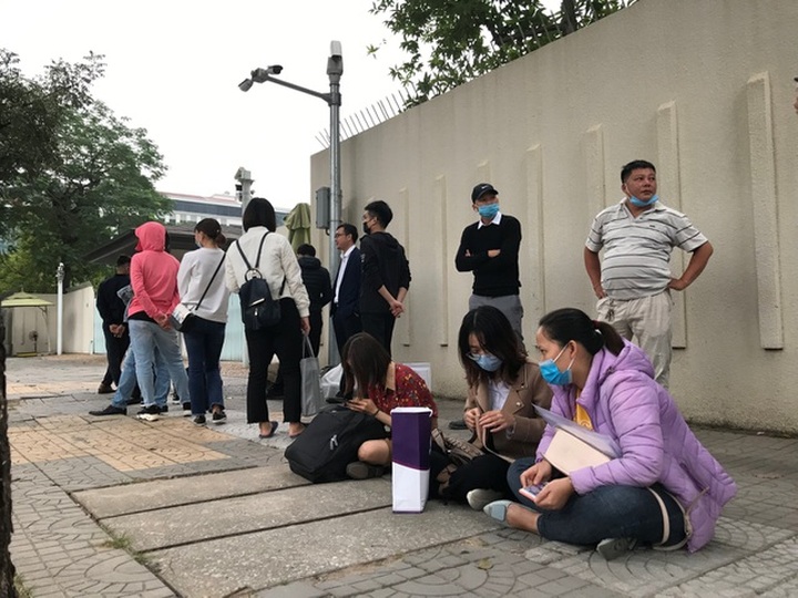 Hundreds queue from early morning for Japan visas - 5 Hundreds queue from early morning for Japan visas - 5