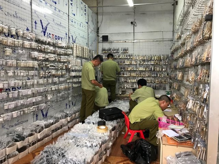 Thousands of fake luxury brand products seized - 1