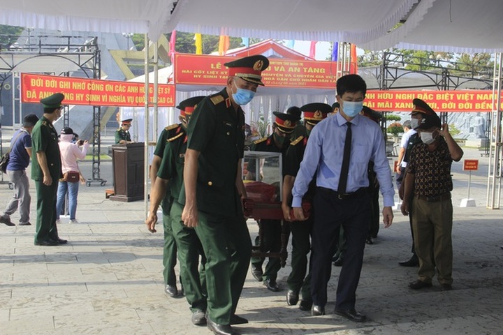 Remains of Vietnamese soldiers repatriated from Laos - 1