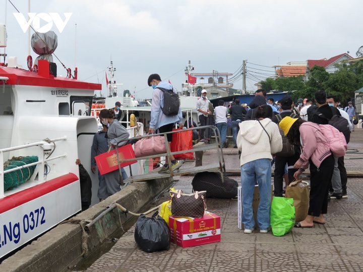 Quang Ngai proposes new waterway route for Danang-Ly Son transport - 1 Quang Ngai proposes new waterway route for Danang-Ly Son transport - 1