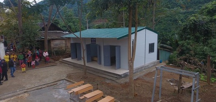 Dantri helps build staff rooms for teachers in mountainous areas - 1