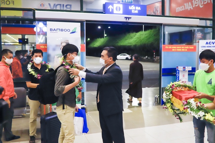 Quang Binh receives first tourists - 2