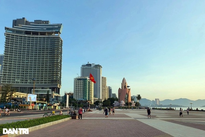 Khanh Hoa imposes social distancing amid rising Covid-19 cases - 1