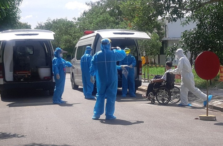 Five more critically-ill Covid-19 patients recover in Hue hospital - 1