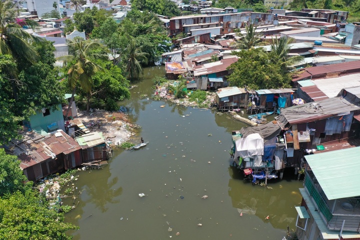 HCM City to relocate 6,000 canal-side households - 1