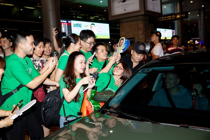 Westlife members arrive in Vietnam - 6